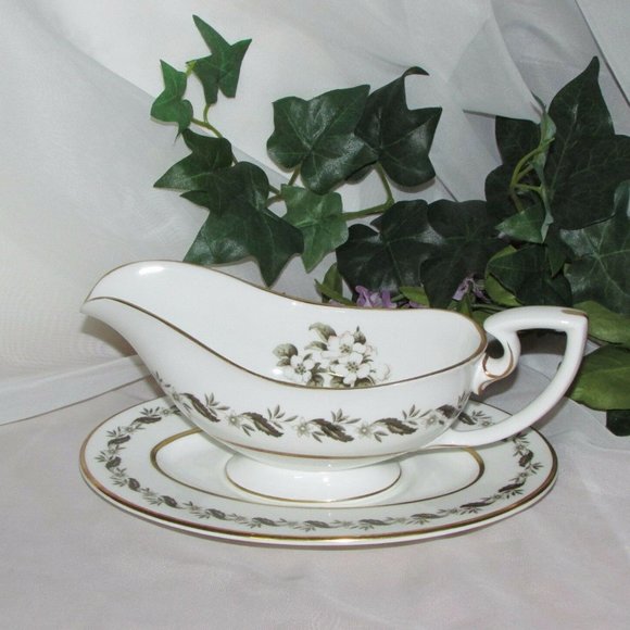 Royal Worcester Bernina Vintage Bone China Gravy Boat & Underplate England - Picture 1 of 9
